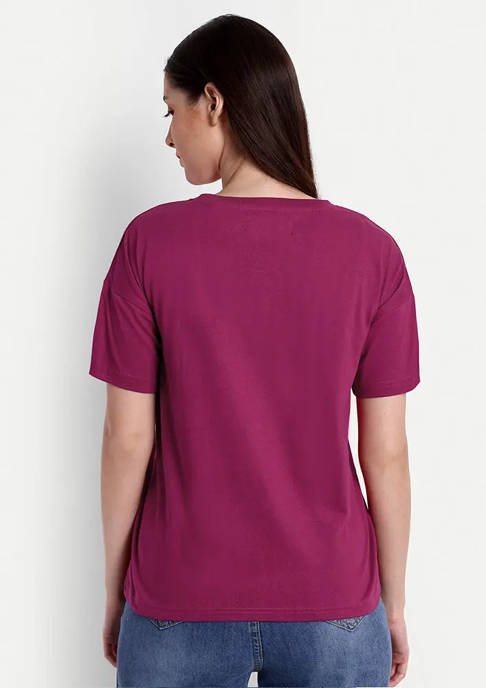 Viva Magenta Giraffe Print Short Sleeve Regular T-Shirt IKI CHIC Private Ltd